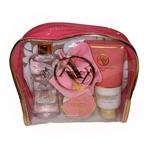 Adrienne Vittadini Studio Hibiscus Honey Bath Set Gel/Scrub/Lotion/Travel Bag
